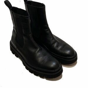 8 / Koio women’s Chelsea Leather Boot